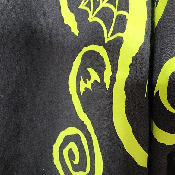 Beetlejuice graphic sweatshirt women's Large - Picture 6 of 7